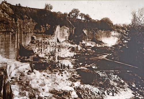 Mühlsteinbruch in Perg, um 1900