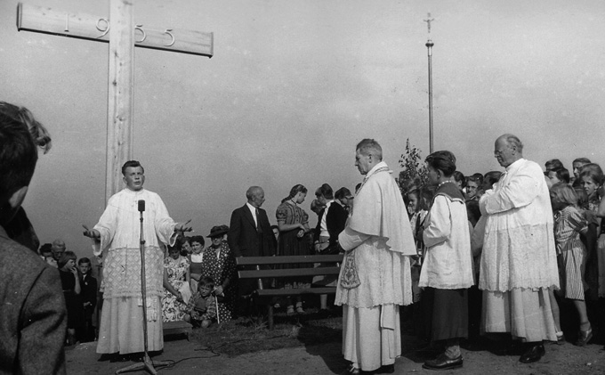 Wilhelm Poeschl ließ 1955 das Befreiungskreuz am Pfaffenberg bei Rohrbach errichten